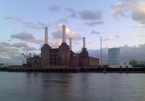 Photo of Battersea power station taken opposite North side of Thames - Nicolas Roard (c)