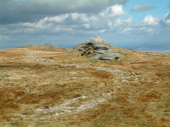 Yes Tor seen from a distance - photo by Stephen Dawson - Creative commons