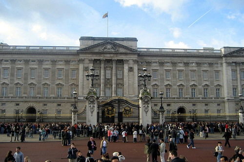 Buckingham Palace 2006, photographer Wally Gobetz, displayed under Creative Commons